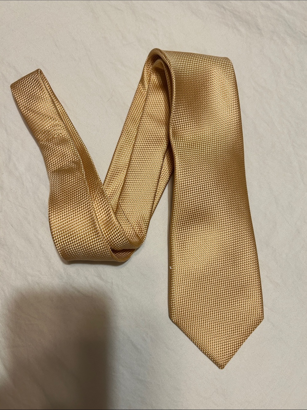 Men's Gold Textured Tie - Classic Formal Accessory